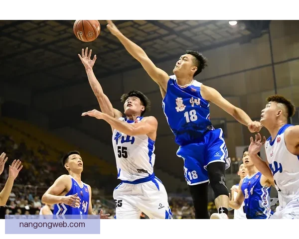 中国篮球联赛新赛季揭幕战精彩上演 上海队逆转战胜广东队刷新历史纪录